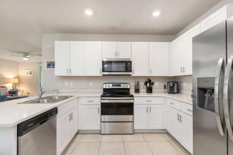 House in Punta Gorda, Florida 2 bedrooms, 140.84 sq.m. № 1877201 - photo 14