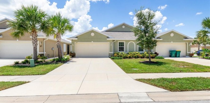 House in Punta Gorda, Florida 2 bedrooms, 140.84 sq.m. № 1877201