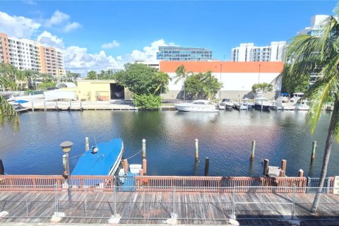 Condominio en alquiler en Aventura, Florida, 2 dormitorios, 122.26 m2 № 2038406 - foto 21