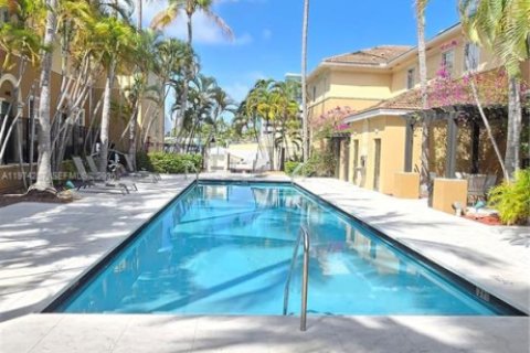 Condominio en Aventura, Florida, 2 dormitorios № 2038406