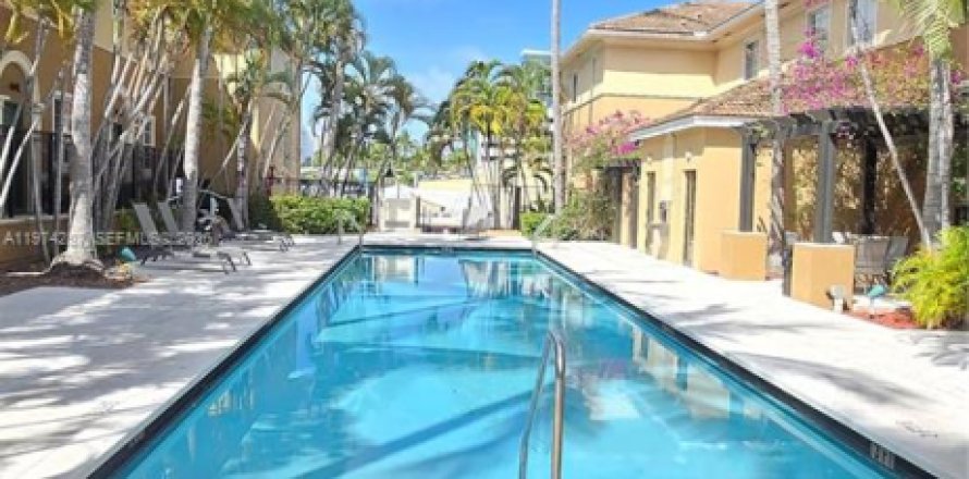 Condominio en Aventura, Florida, 2 dormitorios  № 2038406