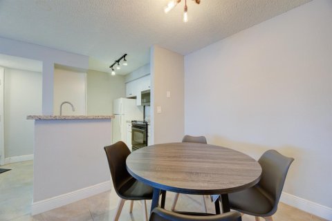 Condo in Davie, Florida, 1 bedroom  № 2191545 - photo 12