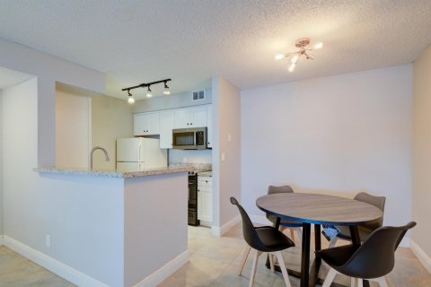 Condo in Davie, Florida, 1 bedroom  № 2191545 - photo 11