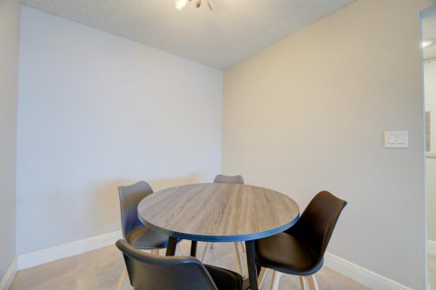 Condo in Davie, Florida, 1 bedroom  № 2191545 - photo 17