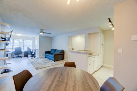 Condo in Davie, Florida, 1 bedroom  № 2191545 - photo 13