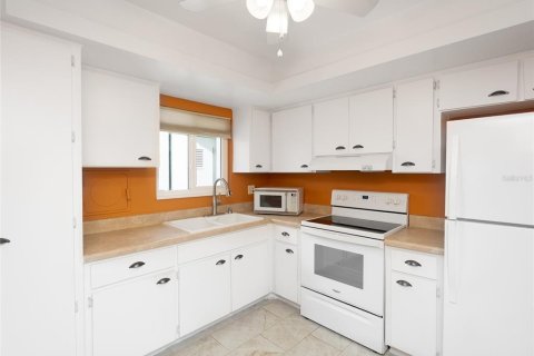Villa ou maison à vendre à Sarasota, Floride: 2 chambres, 98.01 m2 № 2236136 - photo 11