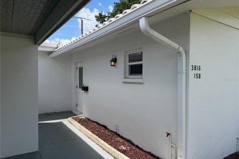 Villa ou maison à vendre à Sarasota, Floride: 2 chambres, 98.01 m2 № 2236136 - photo 30