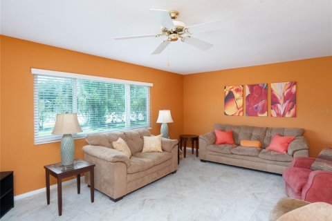 Villa ou maison à vendre à Sarasota, Floride: 2 chambres, 98.01 m2 № 2236136 - photo 4