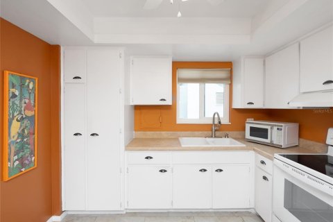 Villa ou maison à vendre à Sarasota, Floride: 2 chambres, 98.01 m2 № 2236136 - photo 12