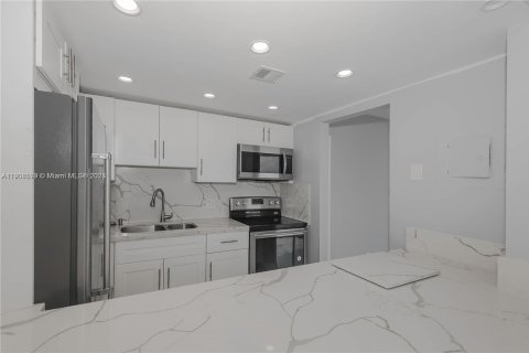 Condo in Aventura, Florida, 1 bedroom  № 2059706 - photo 2
