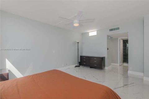 Condo in Aventura, Florida, 1 bedroom  № 2059706 - photo 15
