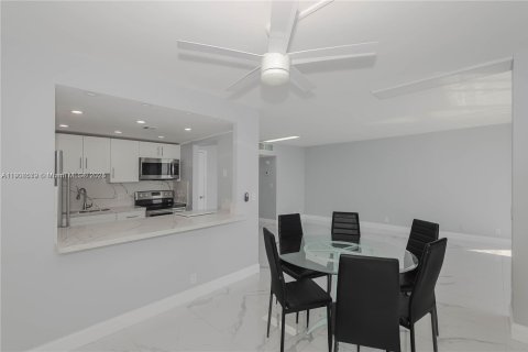 Condo in Aventura, Florida, 1 bedroom  № 2059706 - photo 5