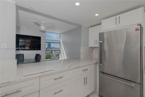 Condo in Aventura, Florida, 1 bedroom  № 2059706 - photo 7