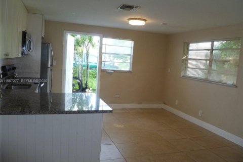 Casa en alquiler en Dania Beach, Florida, 1 dormitorio, 70.23 m2 № 2011258 - foto 5
