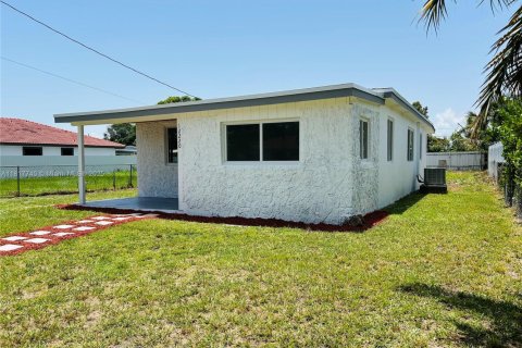 Casa en venta en Miami, Florida, 3 dormitorios, 101.08 m2 № 1774191 - foto 3