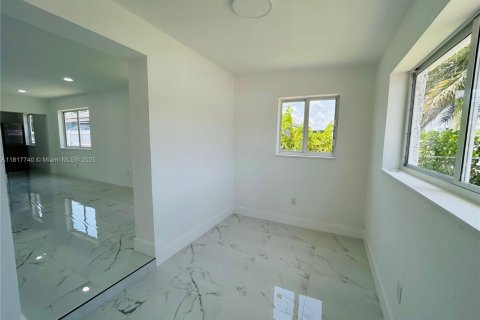 Casa en venta en Miami, Florida, 3 dormitorios, 101.08 m2 № 1774191 - foto 4
