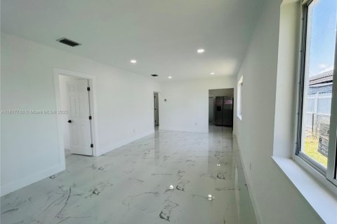 Casa en venta en Miami, Florida, 3 dormitorios, 101.08 m2 № 1774191 - foto 5
