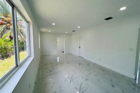 Casa en venta en Miami, Florida, 3 dormitorios, 101.08 m2 № 1774191 - foto 13