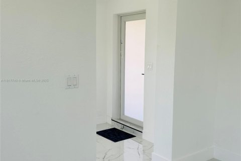 Casa en venta en Miami, Florida, 3 dormitorios, 101.08 m2 № 1774191 - foto 18