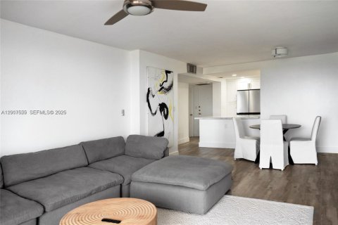Condominio en venta en Hollywood, Florida, 1 dormitorio, 77.29 m2 № 2186271 - foto 2