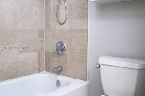 Condominio en venta en Hollywood, Florida, 1 dormitorio, 77.29 m2 № 2186271 - foto 11