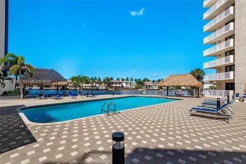 Condominio en venta en Hollywood, Florida, 1 dormitorio, 77.29 m2 № 2186271 - foto 15
