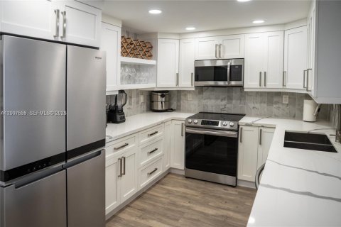 Condominio en venta en Hollywood, Florida, 1 dormitorio, 77.29 m2 № 2186271 - foto 3