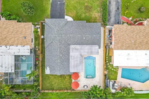 Casa en venta en Lauderdale Lakes, Florida, 4 dormitorios, 154.78 m2 № 1168823 - foto 1