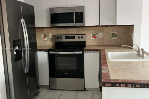 Copropriété à louer à Miami, Floride: 3 chambres, 107.77 m2 № 2051613 - photo 2