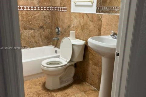 Copropriété à louer à Miami, Floride: 3 chambres, 107.77 m2 № 2051613 - photo 12