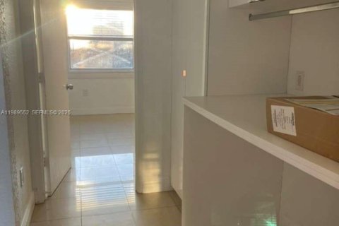 Copropriété à louer à Miami, Floride: 3 chambres, 107.77 m2 № 2051613 - photo 4