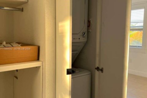 Copropriété à louer à Miami, Floride: 3 chambres, 107.77 m2 № 2051613 - photo 14