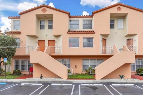 Condo à Miami, Floride, 3 chambres  № 2051613