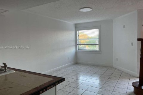 Copropriété à louer à Miami, Floride: 3 chambres, 107.77 m2 № 2051613 - photo 15