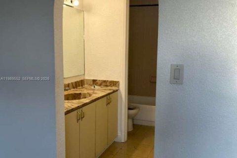 Copropriété à louer à Miami, Floride: 3 chambres, 107.77 m2 № 2051613 - photo 5