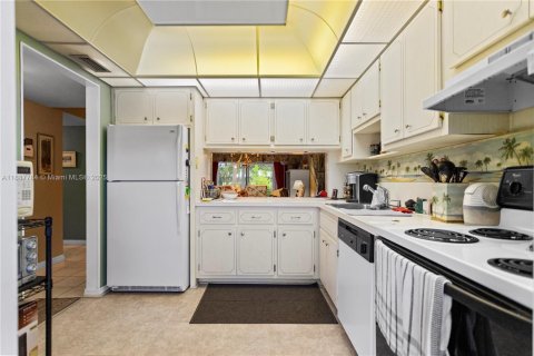 Condo in Hollywood, Florida, 2 bedrooms  № 1942020 - photo 6