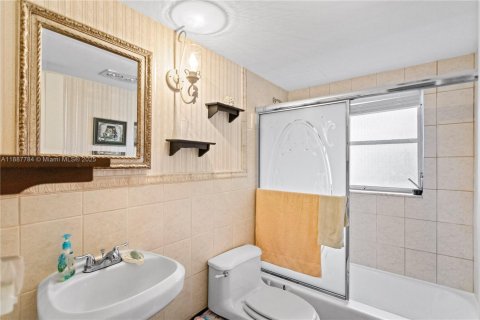 Купить кондоминиум в Холливуд, Флорида 2 спальни, 92.16м2, № 1942020 - фото 21