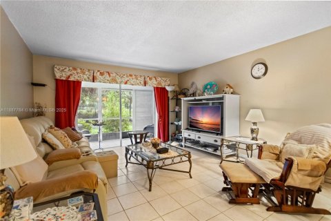 Copropriété à vendre à Hollywood, Floride: 2 chambres, 92.16 m2 № 1942020 - photo 16
