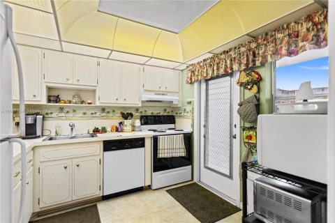 Condo in Hollywood, Florida, 2 bedrooms  № 1942020 - photo 7