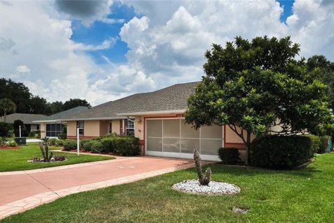 House in Leesburg, Florida 3 bedrooms, 176.05 sq.m. № 2218131 - photo 2