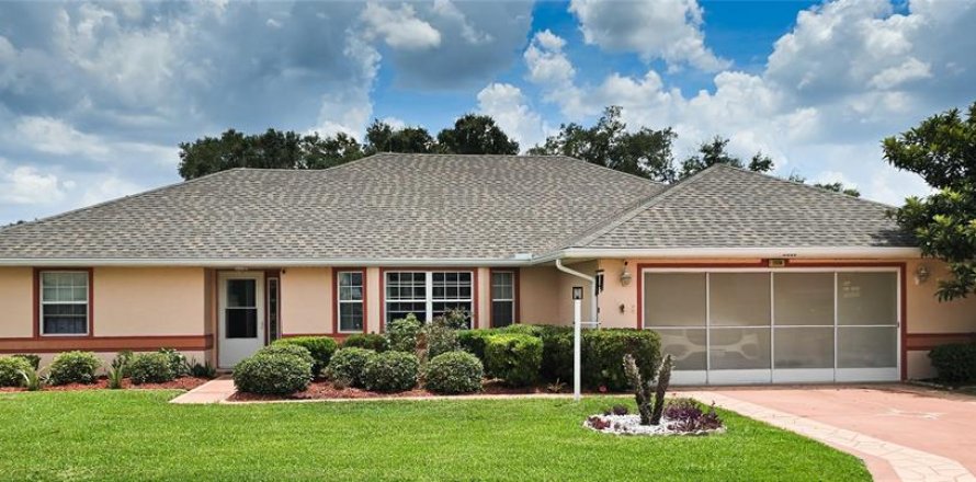 House in Leesburg, Florida 3 bedrooms, 176.05 sq.m. № 2218131
