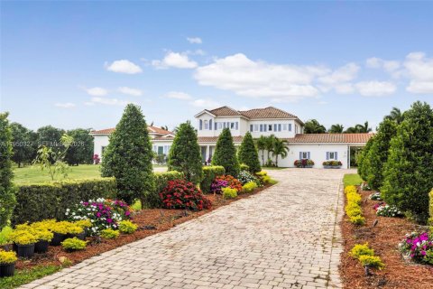 Дом в Хомстед, Флорида 5 спален, 334.82м2 № 2005866