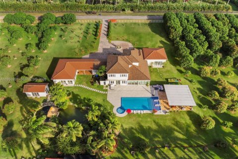 Купить виллу или дом в Хомстед, Флорида 5 спален, 334.82м2, № 2005866 - фото 4