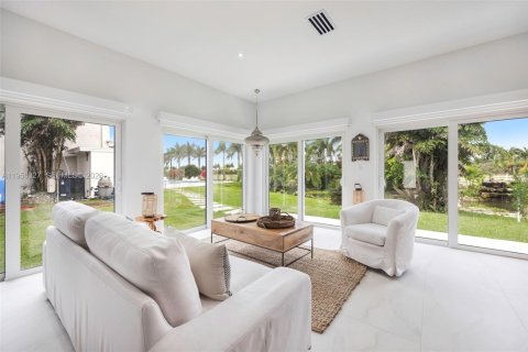 Купить виллу или дом в Хомстед, Флорида 5 спален, 334.82м2, № 2005866 - фото 16