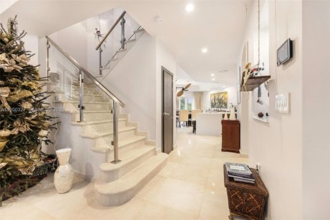 Купить виллу или дом в Хомстед, Флорида 5 спален, 334.82м2, № 2005866 - фото 7