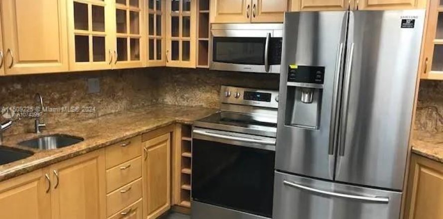 Condominio en Sunny Isles Beach, Florida, 3 dormitorios  № 1976187