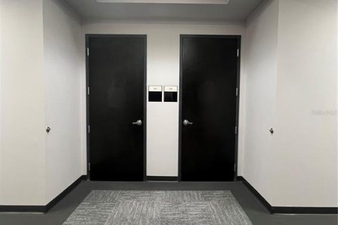 Immobilier commercial à louer à Orlando, Floride: 71.35 m2 № 1640507 - photo 7