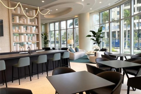 Condo in Sarasota, Florida, 2 bedrooms  № 2200809 - photo 11