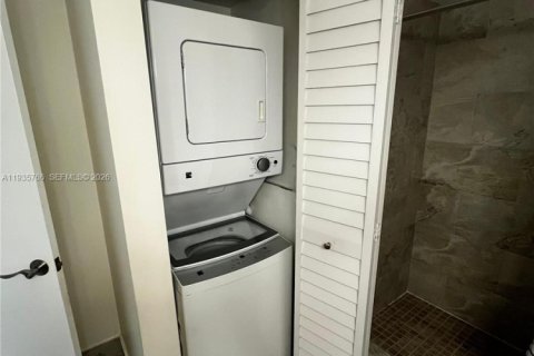 Condo in Weston, Florida, 2 bedrooms  № 2048475 - photo 11