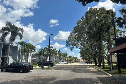 Condo in Weston, Florida, 2 bedrooms  № 2048475 - photo 16